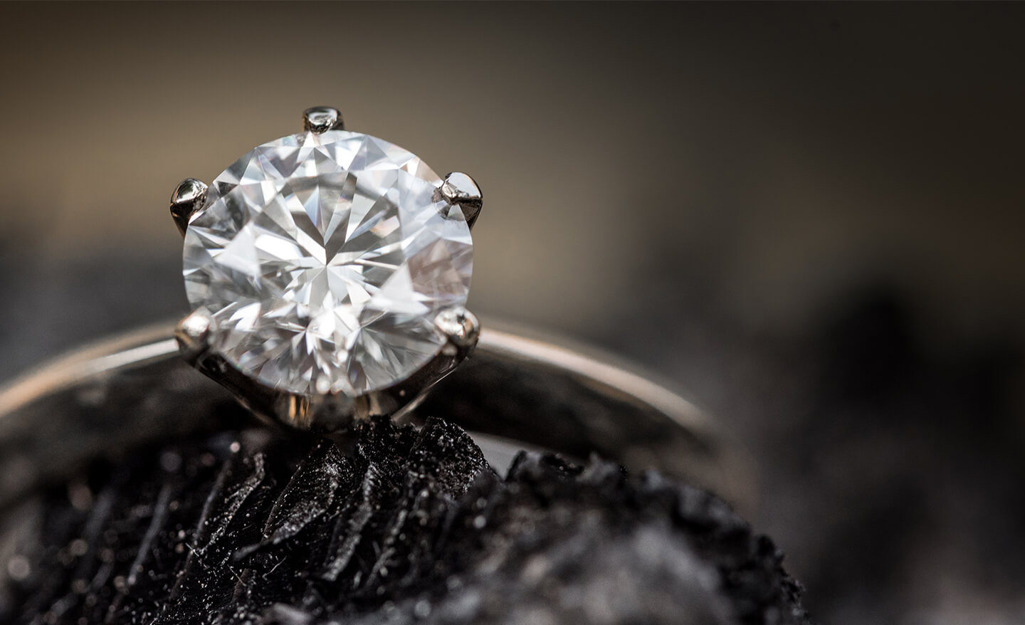 小小的诞生石，像星座一样成为你一生的守护