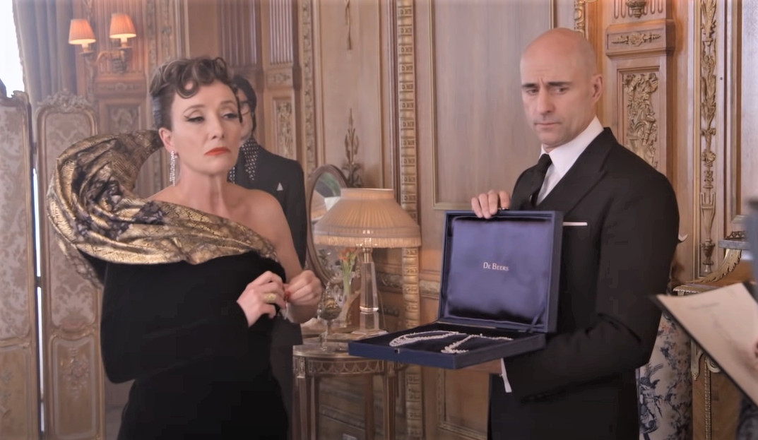 戴比尔斯天然钻石珠宝，点亮迪士尼新电影《黑白魔女库伊拉》