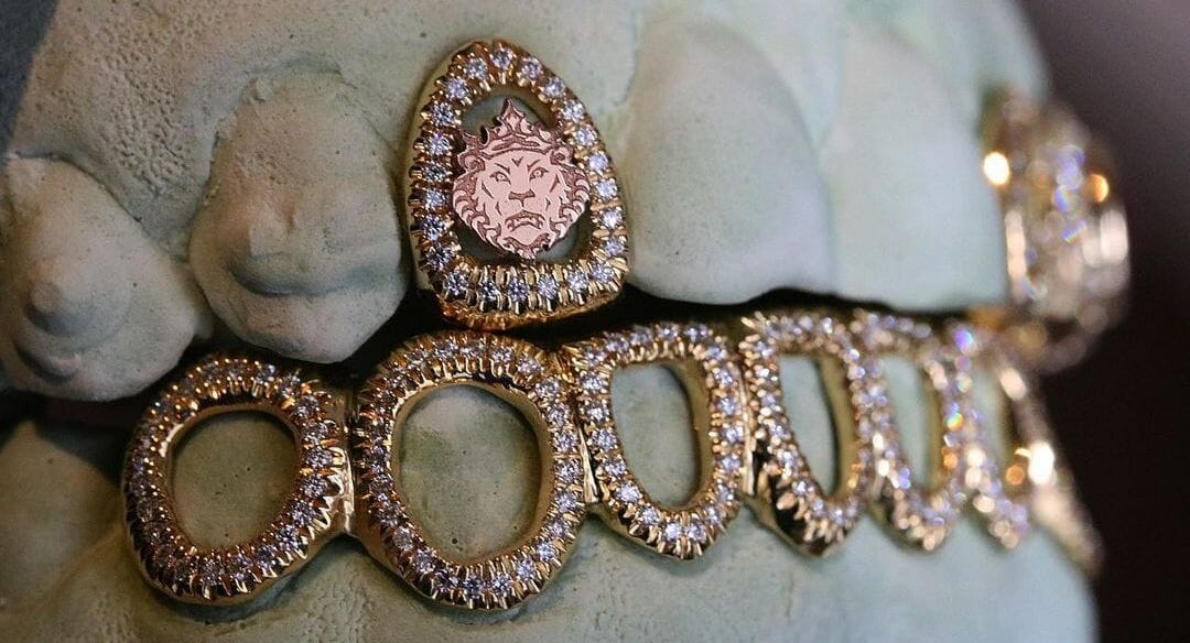 敢不敢来一款“壕无人性”的镶钻牙饰