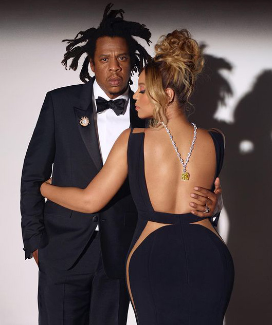 Beyoncé与JAY-Z大秀恩爱，携手演绎重达128.54克拉的Tiffany至臻黄钻，和“石上鸟”等一系列传奇钻饰