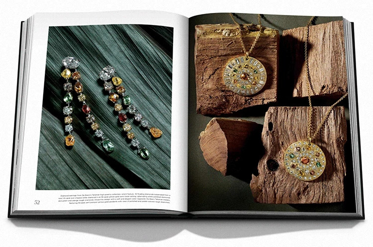 打开一本“闪闪发光”的书