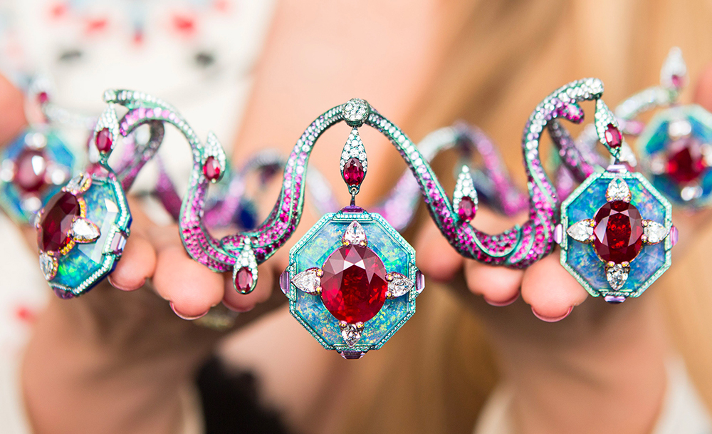 他创作了世界上最贵的项链