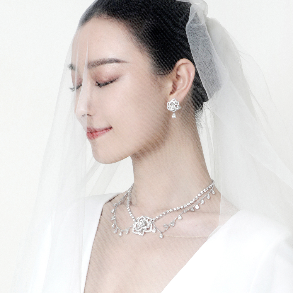 婚纱领型与天然钻石项链的巧搭公式