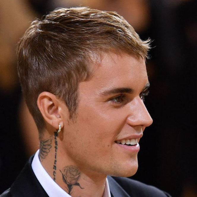 贾斯汀·比伯的经典时尚造型回顾