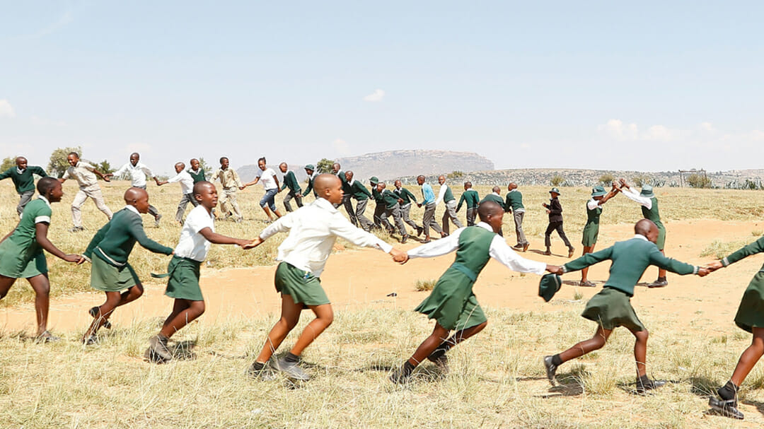 天然钻石行业如何帮助偏远社区改善心理健康问题