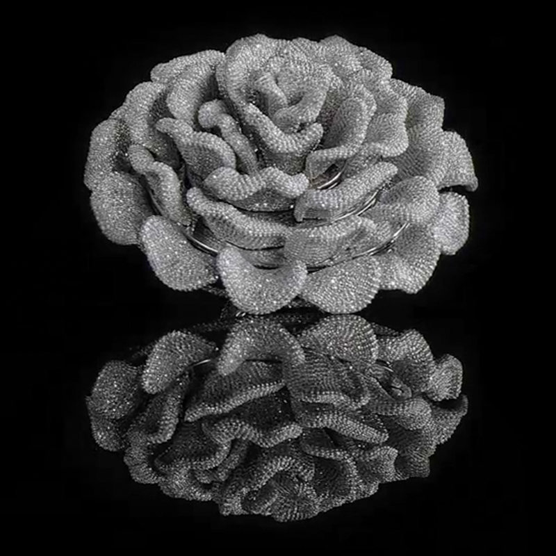 24,679颗天然钻石镶嵌，一举打破吉尼斯世界纪录