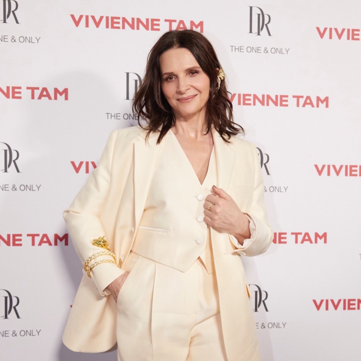 中国新娘惊艳巴黎，DR携手华裔设计师VIVIENNE TAM首推当代中国婚嫁系列