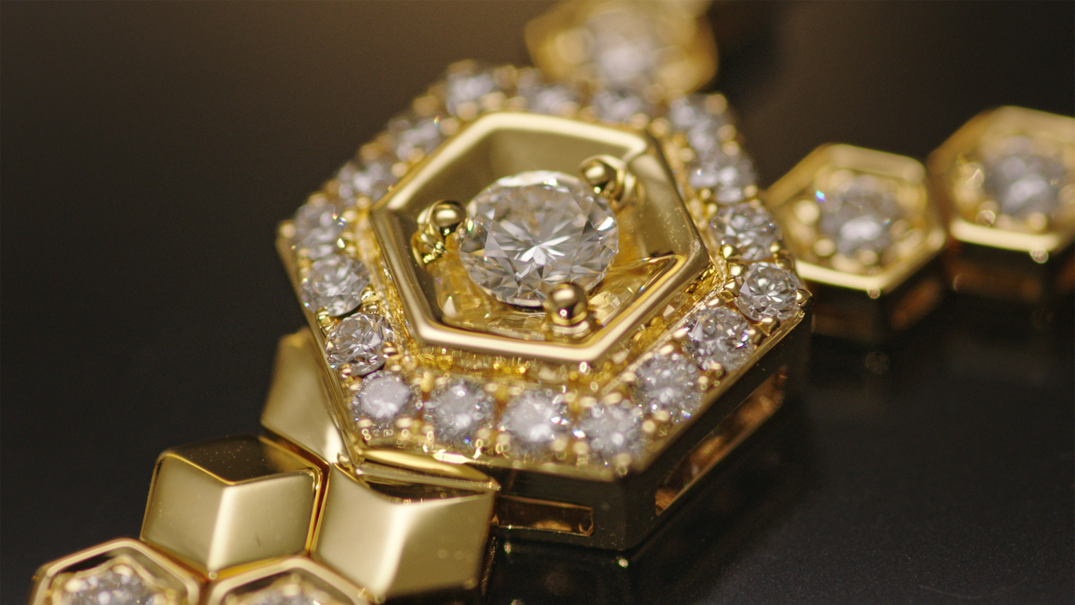 傲璨人生，独具“蜂”芒