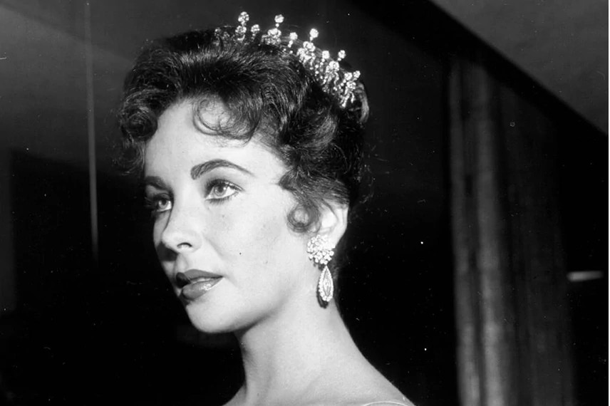 伊丽莎白·泰勒 (Elizabeth Taylor) 佩戴天然钻石王冠