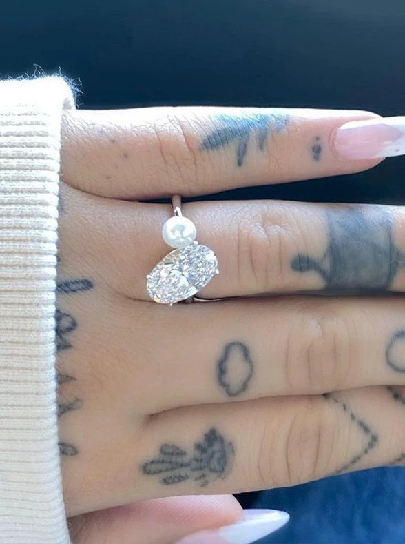 爱莉安娜·格兰德（Ariana Grande）的结婚照