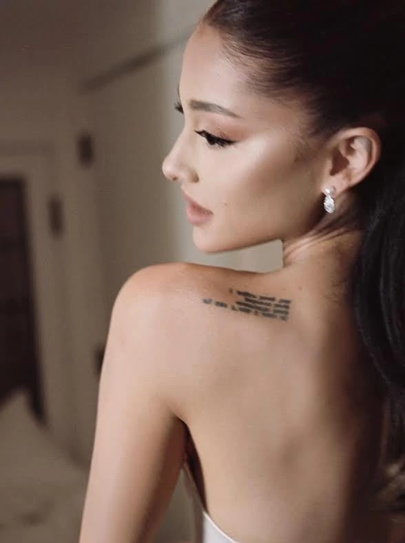 爱莉安娜·格兰德（Ariana Grande）的耳坠
