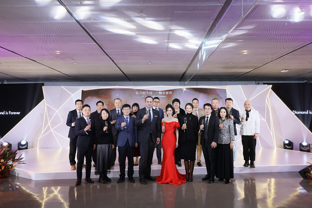 戴比尔斯集团答谢酒会合影