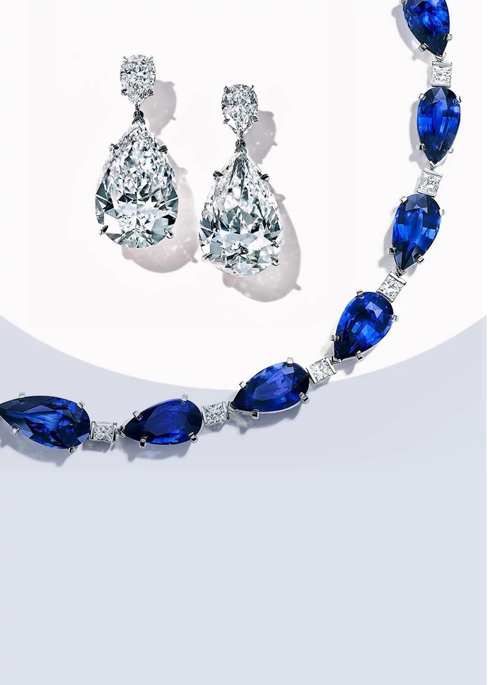 Tiffany & Co.梨形钻石耳坠和蓝宝石项链