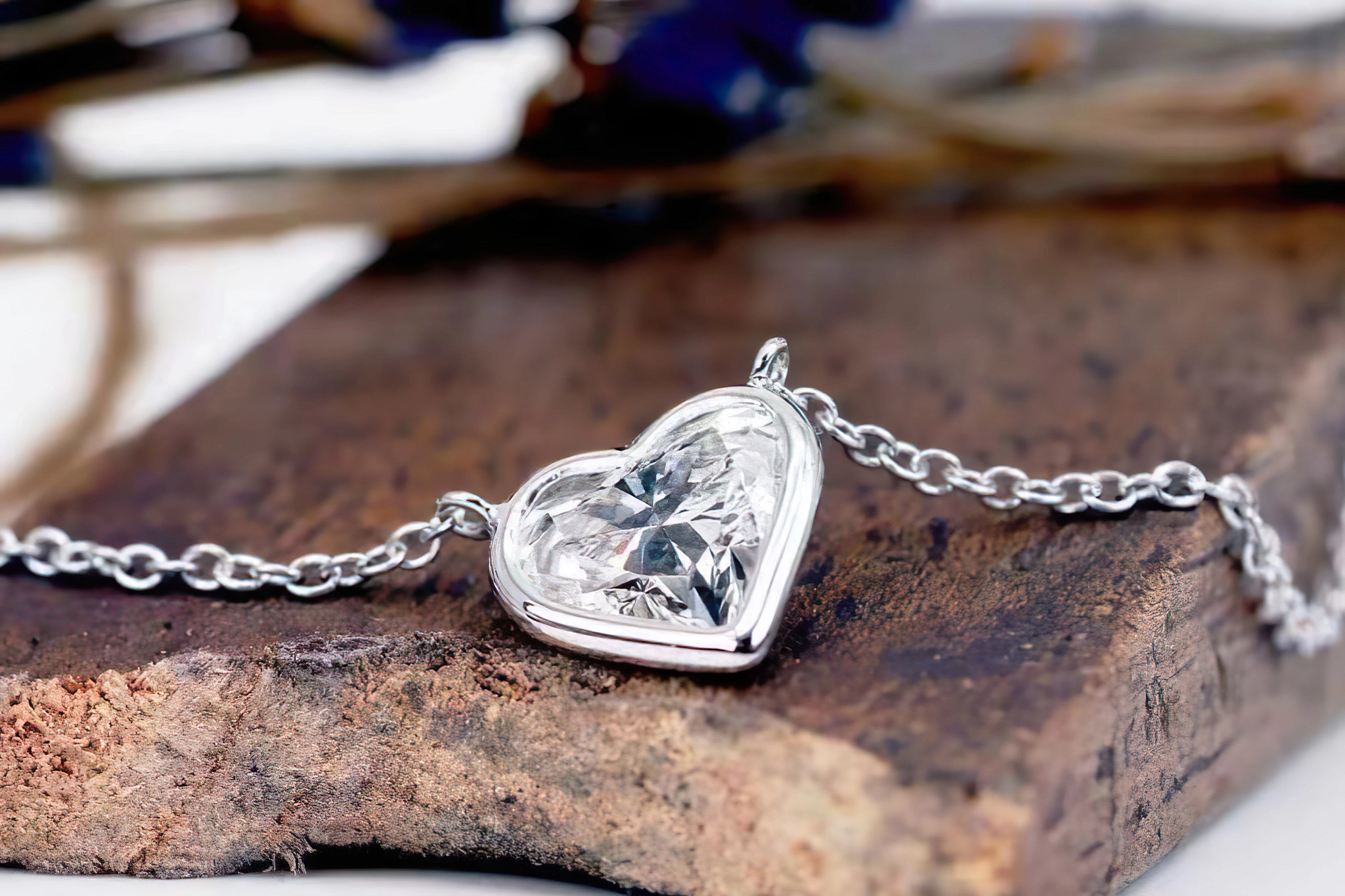 用心形珠宝，传递爱与力量