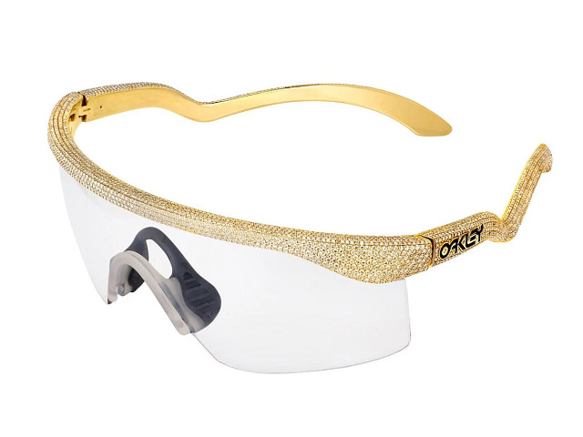 Jacob & Co.设计的Oakley Razor Blade “Unauthorized” 眼镜