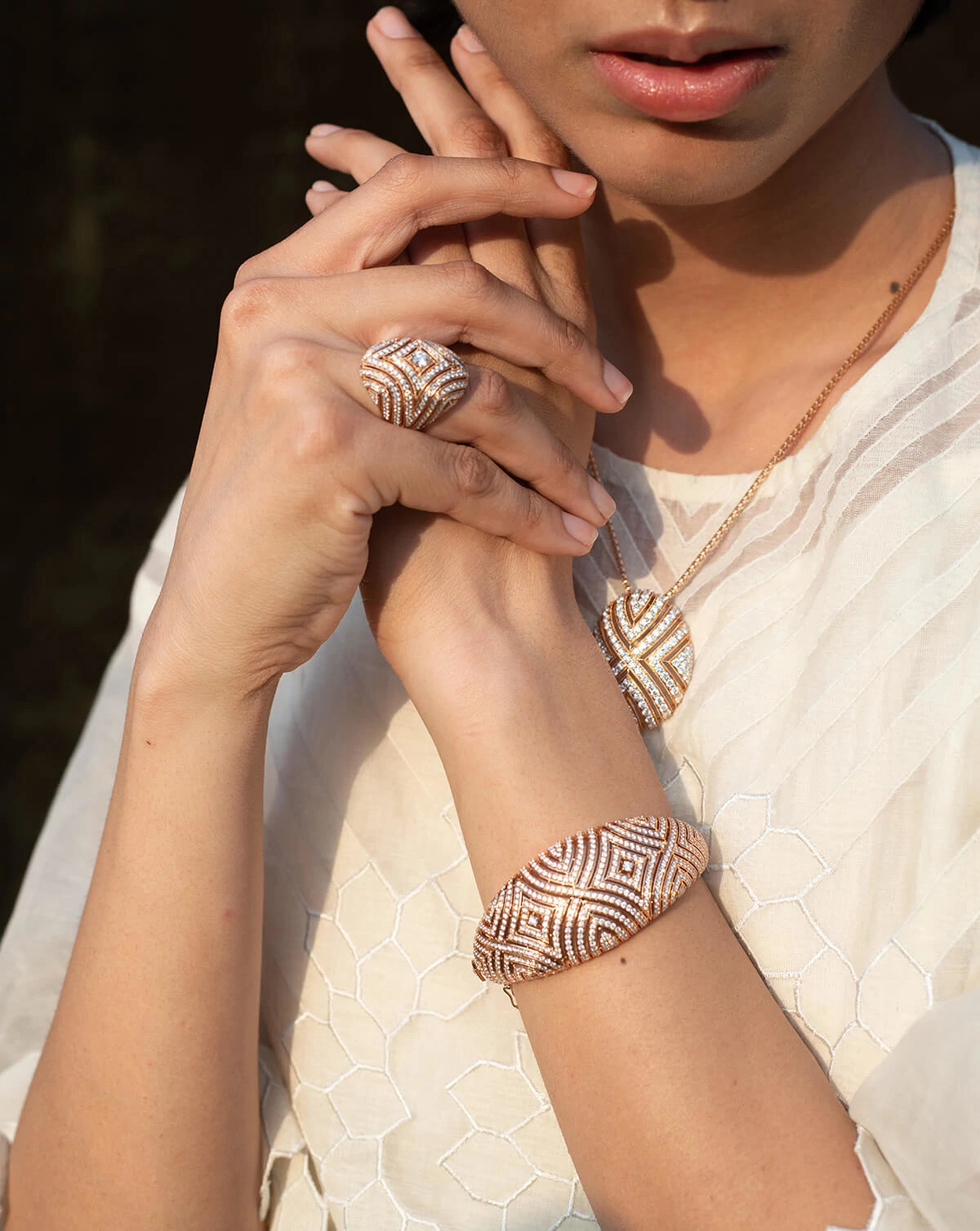 不论是波西米亚风还是复古优雅风，天然钻石总是时尚达人的必备单品