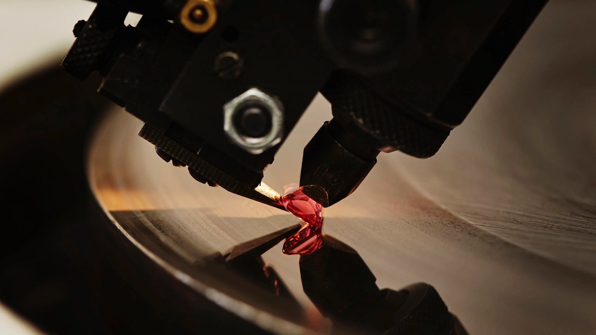 全球最大粉钻矿区宣布关闭