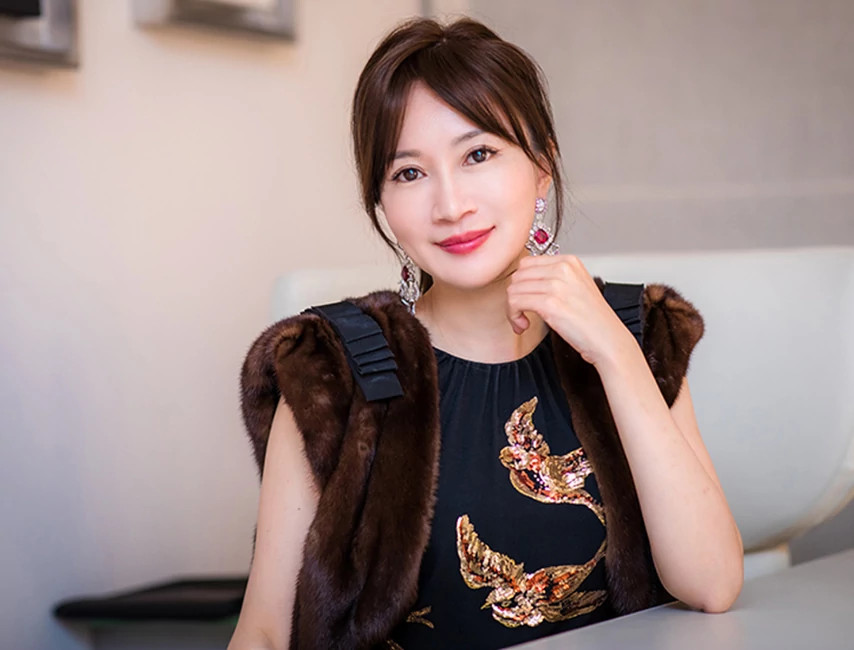 女性珠宝设计师胡茵菲