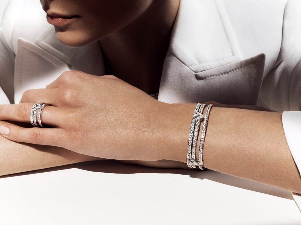 Louis Vuitton「Pure V」系列白金手镯