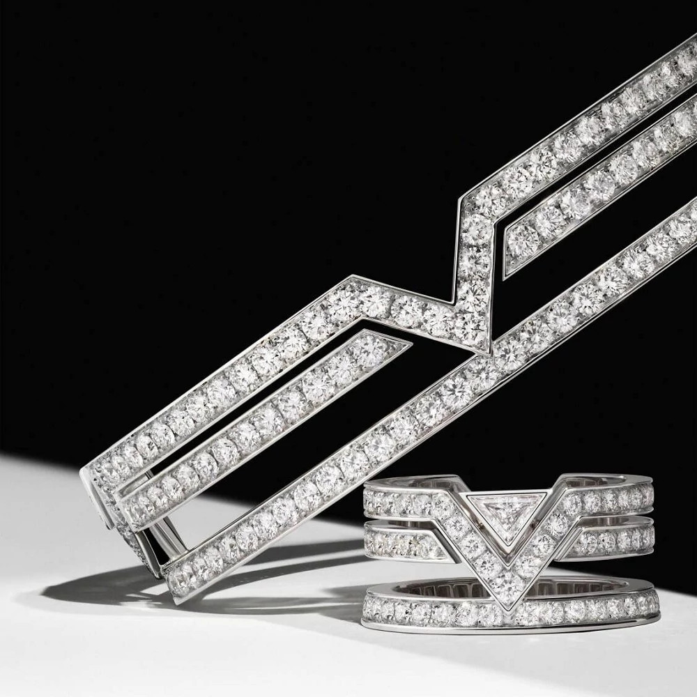 Louis Vuitton「Pure V」系列白金手镯