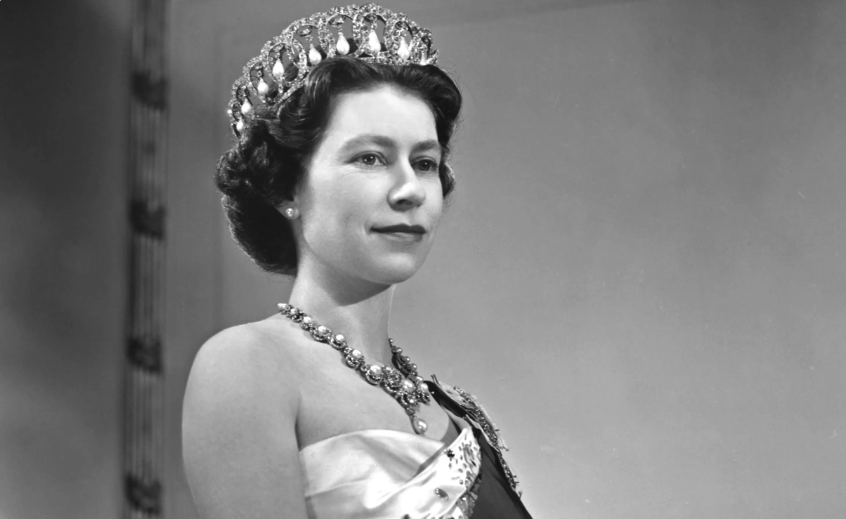 璀璨岁月：伊丽莎白二世与她的天然钻石冠冕